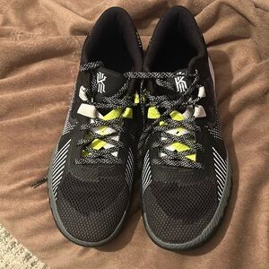 Nike Kyrie Flytrap sneakers
